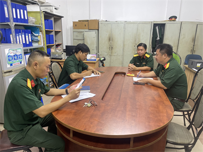 Ban CHQS Quận 4 xử lý đối tượng giả danh cán bộ Quân đội