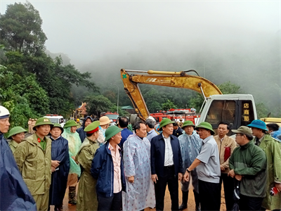 Bộ CHQS tỉnh Lâm Đồng huy động hàng trăm bộ đội, dân quân khắc phục hậu quả mưa bão, sạt lở đất