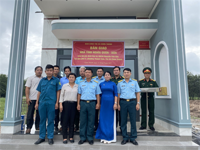 Thị xã Chơn Thành bàn giao “Nhà tình nghĩa quân – dân”