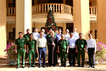 ​Quân khu 7 thăm, chúc Giáng sinh tại Tòa Giám mục Xuân Lộc