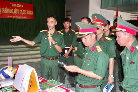 Trung đoàn 4 tổ chức hội thi sổ sách, bài giảng, vật tư công tác Đảng, công tác chính trị năm 2024