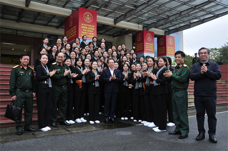 Bí thư Thành ủy TPHCM thăm, động viên cán bộ, chiến sĩ Khối nữ du kích miền Nam