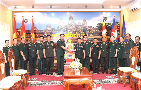 Trung tướng Nguyễn Trường Thắng, Tư lệnh Quân khu 7 chúc Tết cổ truyền Chol Chnam Thmay, Quân khu 1, Quân đội Hoàng gia Campuchia