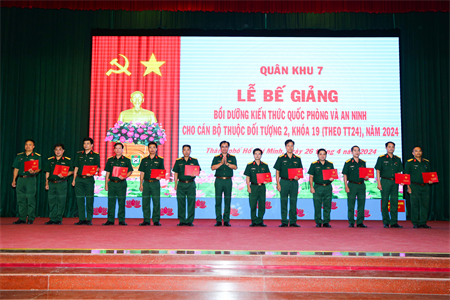 Quân khu 7 bế giảng lớp bồi dưỡng kiến thức quốc phòng, an ninh cho cán bộ đối tượng 2