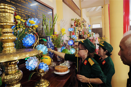 Dâng hương tưởng niệm, tri ân các liệt sĩ quân dân y miền Đông Nam Bộ