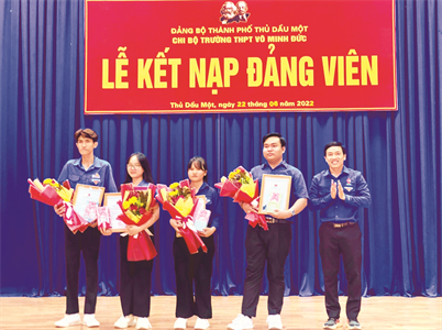 Thành phố Thủ Dầu Một quan tâm phát triển Đảng trong học sinh
