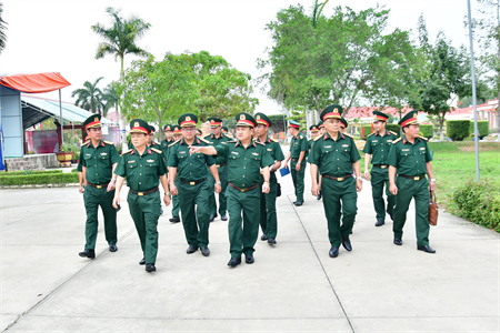 Quân khu 7 kiểm tra công tác chuẩn bị tiếp nhận, huấn luyện chiến sĩ mới năm 2025 tại Bộ CHQS tỉnh Long An