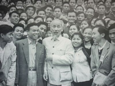 Lời Bác Hồ dạy ngày này năm xưa: Muốn thi đua có kết quả tốt, thì đầu óc cần phải suy nghĩ tìm tòi