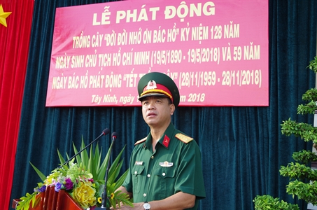 Sư đoàn 5 trồng cây  kỷ niệm ngày sinh nhật Bác