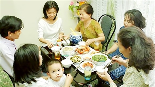 Bữa cơm gia đình - Tổ ấm hạnh phúc