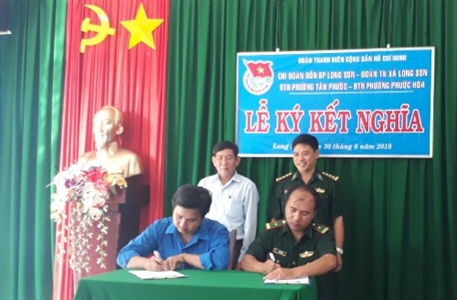 Chi đoàn Đồn Biên phòng Long Sơn kết nghĩa với Đoàn thanh niên địa phương