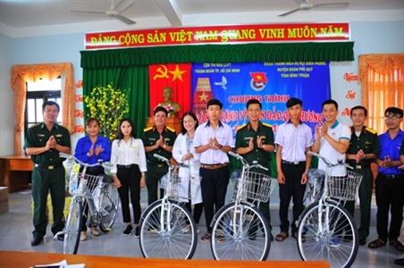 Cụm Thi đua Đoàn Thanh niên LLVT TP. Hồ Chí Minh công tác xã hội tại huyện đảo Phú Quý
​