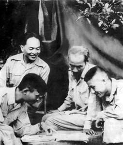 Lời Bác Hồ dạy ngày này năm xưa: “Đoàn kết là sức mạnh. Toàn Đảng, toàn quân, toàn dân đoàn kết chặt chẽ xung quanh Trung ương”.