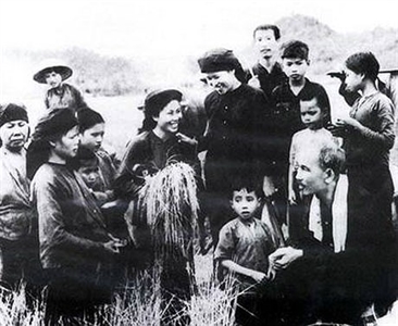 Lời Bác Hồ dạy ngày này năm xưa: Muốn kháng chiến thắng lợi, kiến quốc thành công ắt phải dựa vào quần chúng nông dân.