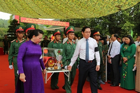 Chủ tịch Quốc hội Nguyễn Thị Kim Ngân dự lễ truy điệu và an táng hài cốt liệt sĩ tại tỉnh Tây Ninh