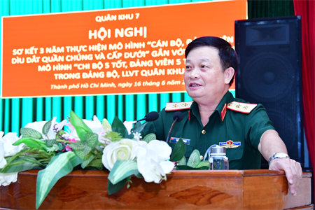 Quân khu sơ kết 3 năm thực hiện Mô hình “Cán bộ, đảng viên dìu dắt quần chúng và cấp dưới”