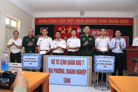 Đoàn đại biểu Quân khu 7 và các đơn vị kết thúc tốt đẹp chuyến thăm cán bộ, chiến sĩ và nhân dân huyện đảo Trường Sa