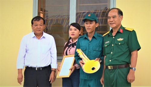 Quân khu 7 khánh thành, bàn giao nhà Khu dân cư liền kề chốt dân quân Mít Mọi, huyện Tân Châu, tỉnh Tây Ninh.