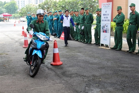 400 cán bộ, chiến sĩ LLVT Thành phố Hồ Chí Minh tập huấn lái xe an toàn