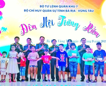 Bộ CHQS tỉnh Bà Rịa – Vũng Tàu tổ chức “Đêm hội Trăng rằm” và trao thưởng Hội thi lồng đèn Trung thu năm 2019