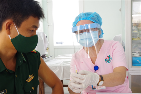 Tiêm vaccine ngừa Covid-19 cho cán bộ, chiến sĩ Biên phòng Tây Ninh