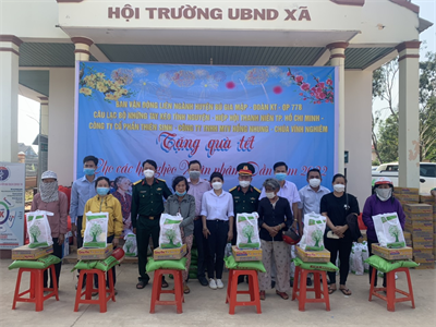 Tô thắm nghĩa tình quân dân nơi biên giới