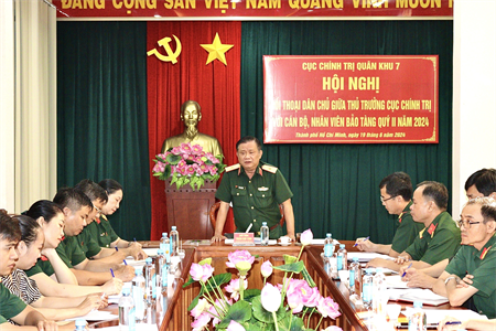 Cục Chính trị Quân khu tổ chức đối thoại dân chủ tại Bảo tàng Quân khu
